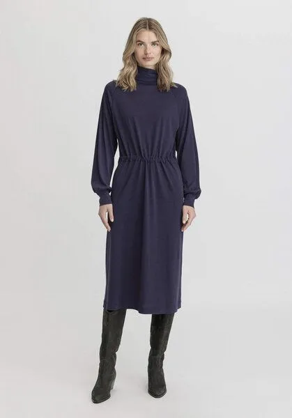 hessnatur hessnatur Jersey Kleid Midi Relaxed aus TENCEL Lyocell mit Bio-Baumwolle, Pflaume, – Produktbild 1 von 4