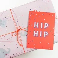 Bow & Hummingbird Bow & Hummingbird Postkarte Hip Hip – Produktbild 1 von 1