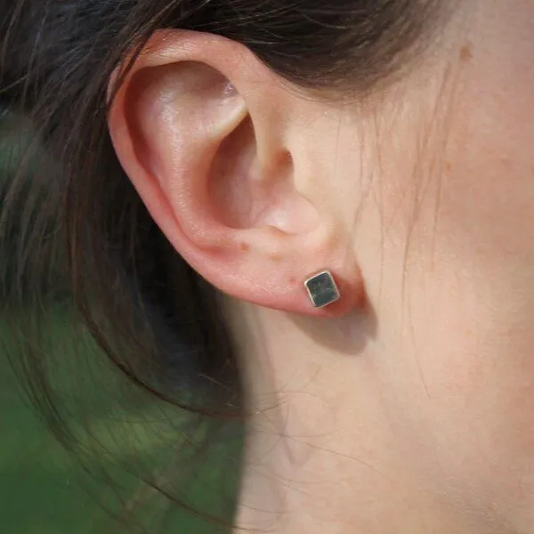 pakilia pakilia Silber Ohrstecker Würfel Fair-Trade und handmade – Produktbild 3 von 3