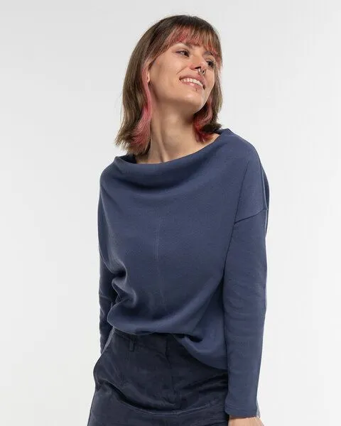 Alma & Lovis Alma & Lovis Sweater mit Wasserfall-Ausschnitt aus Organic Cotton | Gentle Cascade, Crown blue (blau), – Produktbild 3 von 4