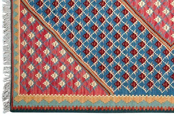Rugtales Kelim Senneh Blau „Rugtales“ aus Schurwolle, 105x150 cm, Blau, – Produktbild 3 von 4