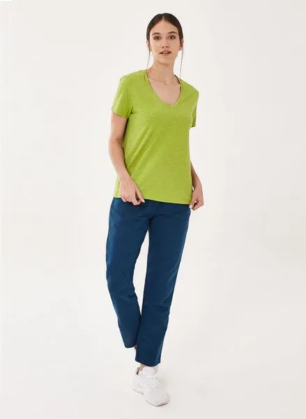 ORGANICATION ORGANICATION Basic T-Shirt aus Bio-Baumwolle mit V-Ausschnitt, Meadow green, – Produktbild 2 von 4