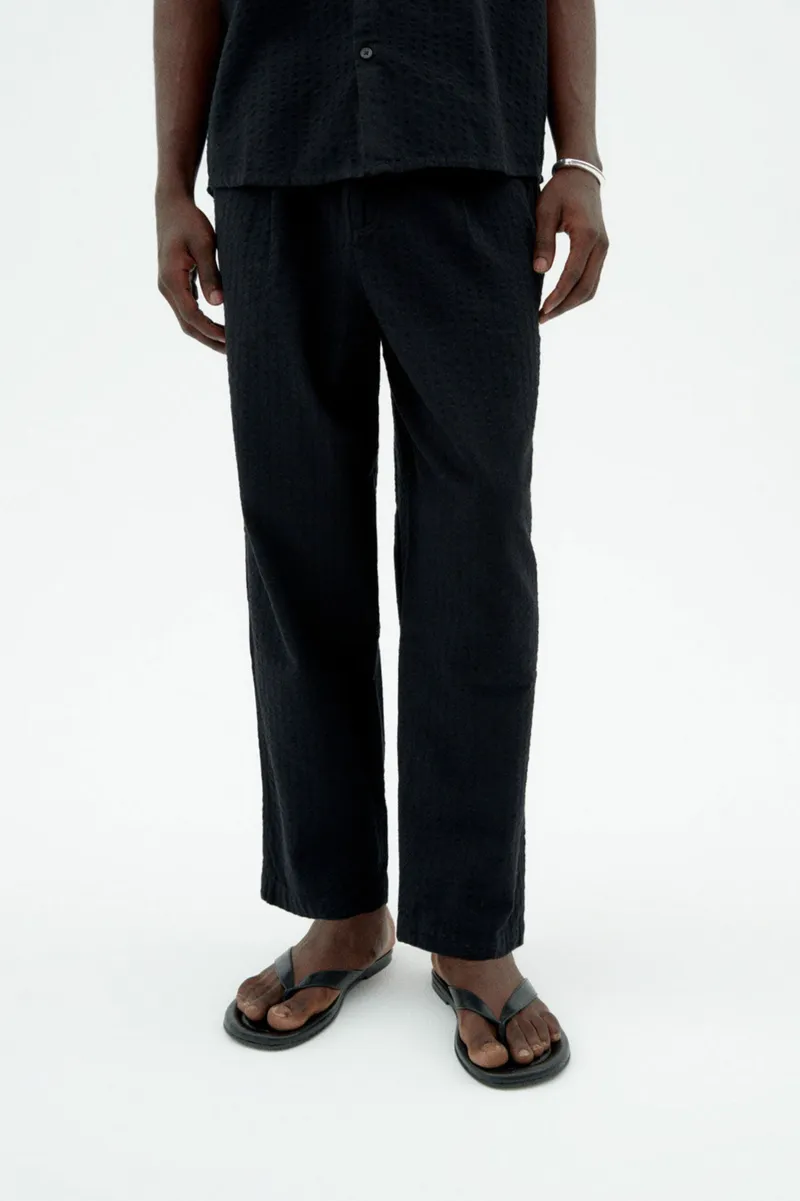 thinking mu thinking mu Herren vegan Seersucker Hose Luc Schwarz, Schwarz, – Produktbild 2 von 2
