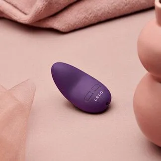 LELO Klitorisvibrator (Bullet-Vibrator) - LELO LILY 3, Dunkelviolett, – Produktbild 2 von 3