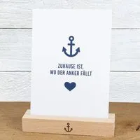 Bow & Hummingbird Bow & Hummingbird Maritime Postkarte "Zuhause ist, wo der Anker fällt" aus Recyclingpapier – Produktbild 1 von 1
