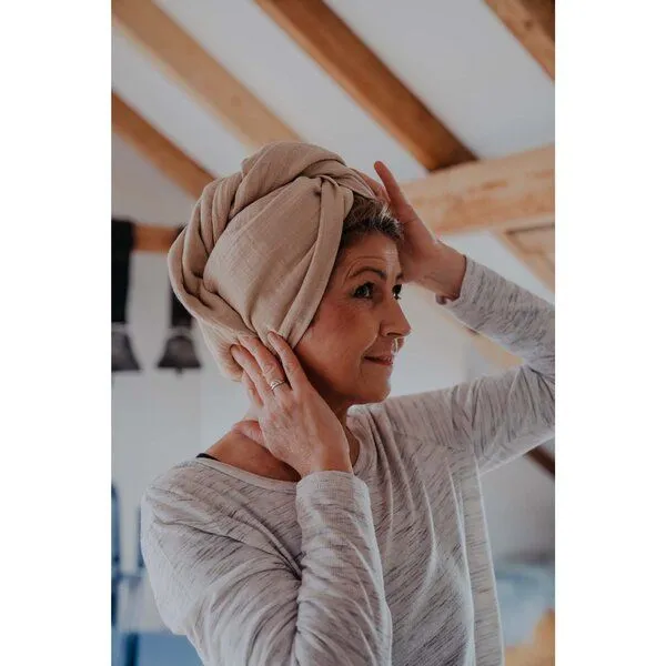 Hutch&Putch Hutch&Putch - Musselin Turban - Haarturban mit Knopf - aus 100% Bio Baumwolle - für langes und kurzes Haar geeignet - Saugstark und Kuschelweich, Beige, – Produktbild 1 von 4