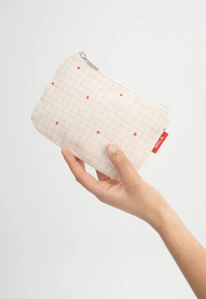 MELA Kleine Kosmetiktasche | von MELA | Fairtrade & GOTS zertifiziert, Greige / candy grid print, – Produktbild 1 von 3