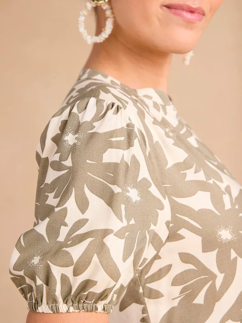 Envie De Fraise Kurzes Kleid für Schwangerschaft und Stillzeit mit Blätterprint ENVIE DE FRAISE, Khaki, – Produktbild 4 von 4