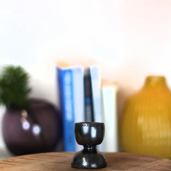 Mitienda Shop Mitienda Shop Handgemachter Eierbecher aus Mexiko in schwarz – Produktbild 2 von 3