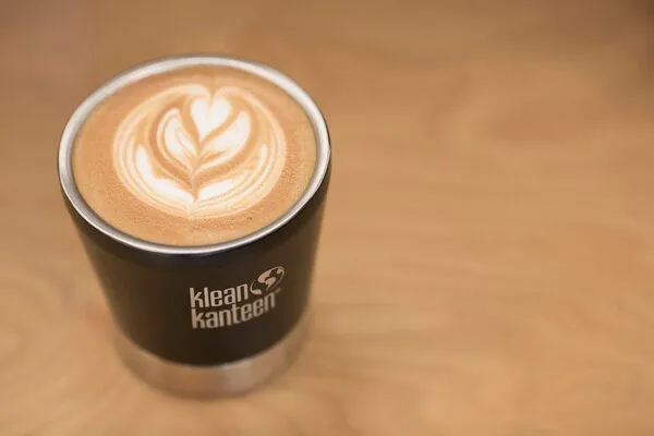 Klean Kanteen Klean Kanteen Tumbler isoliert 237ml mit Deckel, Schwarz matt, – Produktbild 3 von 4