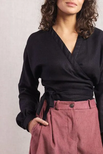Jyoti - Fair Works Jyoti - Fair Works Bio-Baumwoll Wickelbluse Harita, Schwarz, – Produktbild 2 von 4