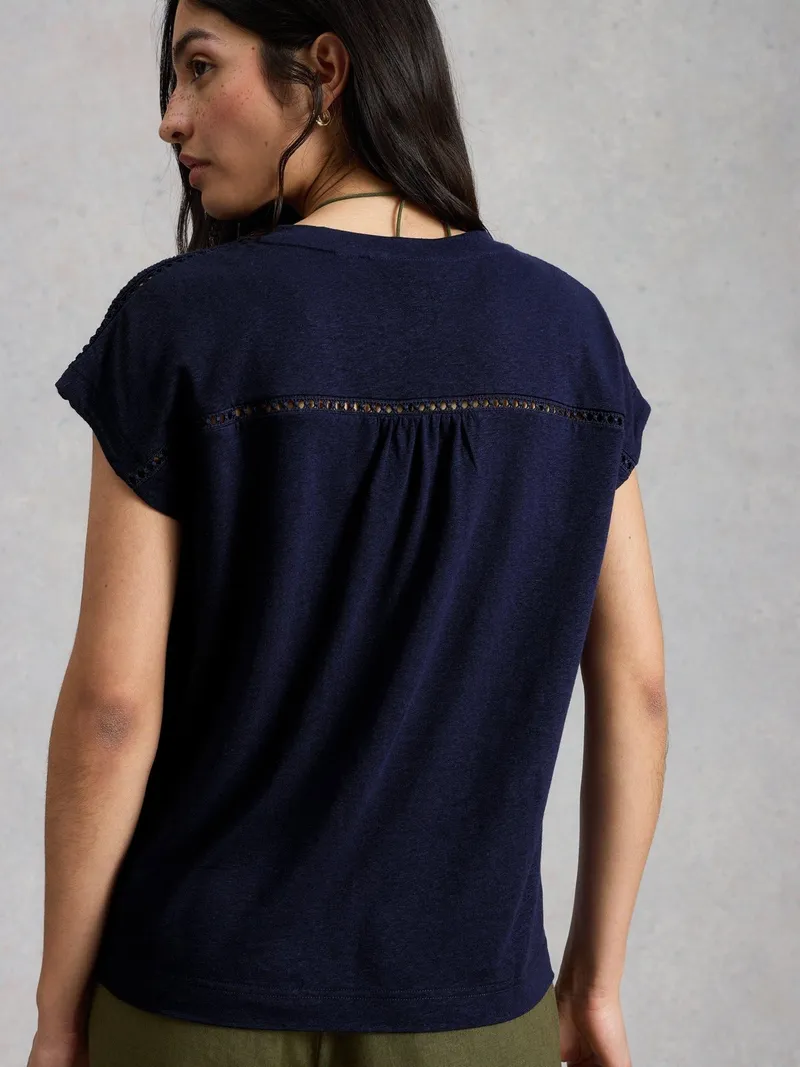 White Stuff T-Shirt Ella mit Lochspitze - 42, Dunkelmarine, – Produktbild 4 von 4