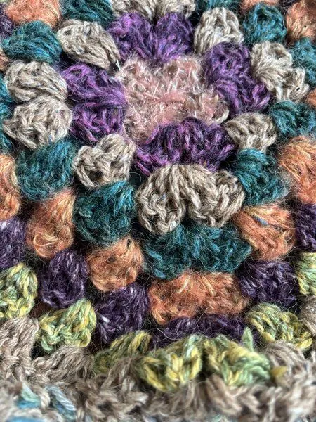 KnitToChange KnitToChange Gehäkelte Granny-Square-Strick – Produktbild 1 von 4