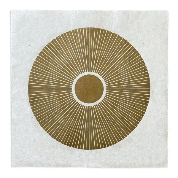 Veskor Cassiopeia Veskor Cassiopeia CENTRAL SUN Sonnen Linoldruck | 40 × 40 cm | Gold auf Naturweiß – Produktbild 1 von 4