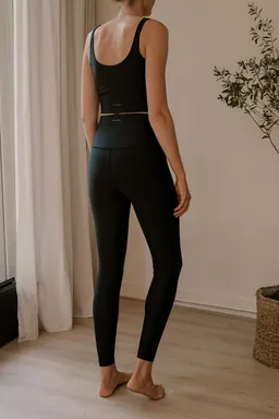 The View Yoga The View Yoga Damen vegan Leggings Vida Forever Schwarz – Produktbild 1 von 1