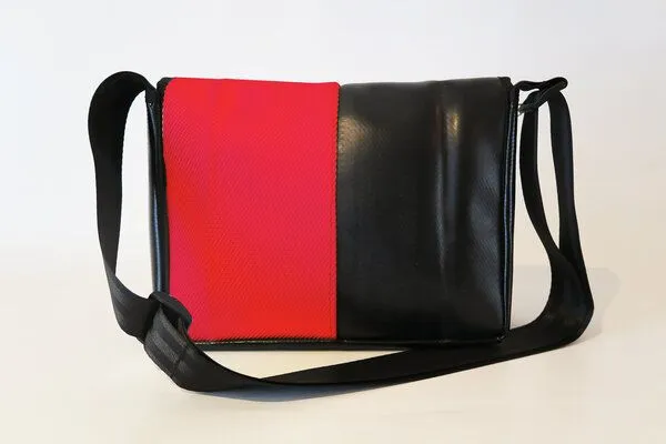 Leonca Leonca Taschen aus Feuerwehrschlauch in 3 Farben/ 5 Größen, Rot, – Produktbild 3 von 5