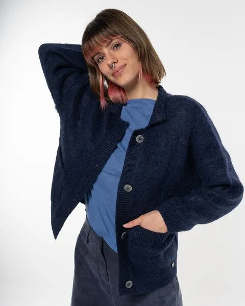 Alma & Lovis Alma & Lovis Kuschelige Wohlfühljacke aus gebrushtem Alpakastrick | Brushed Jacket, Navy (blau), – Produktbild 4 von 4