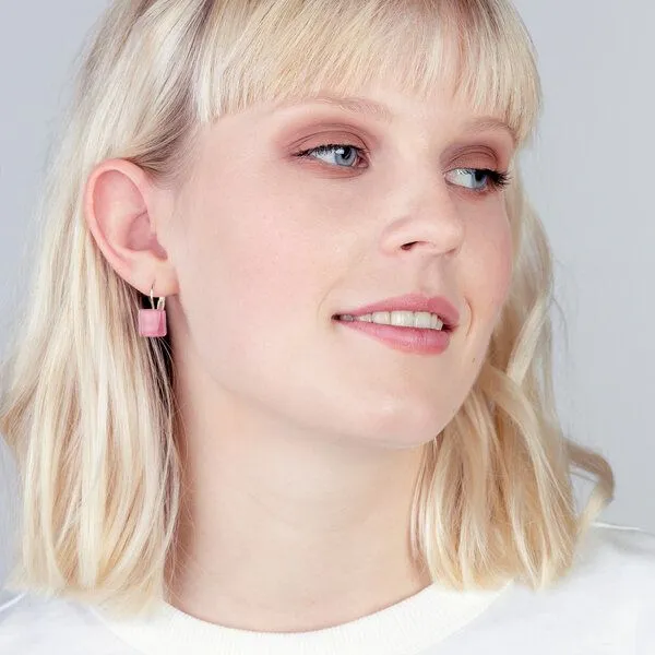 ALEXASCHA ALEXASCHA Geometrische Ohrringe hängend aus Glas | PUREFORM, Rosenquarz rosa, – Produktbild 3 von 5