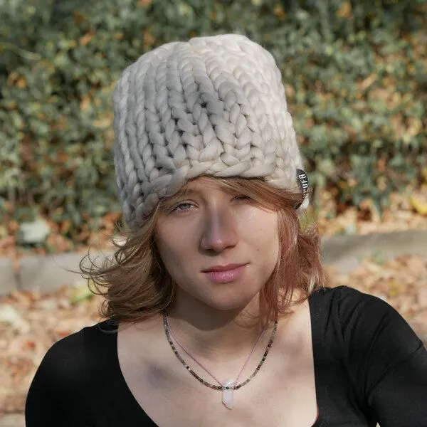 PANAPUFA PANAPUFA Handgestrickte Chunky Beanie – 100 % Merinowolle, Natural weiß, – Produktbild 3 von 3