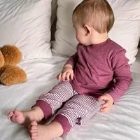 OrganicEra Baby-Hose mit Gummiband, gestreift 'OrganicEra' aus Bio-Baumwolle, Rot, – Produktbild 1 von 1