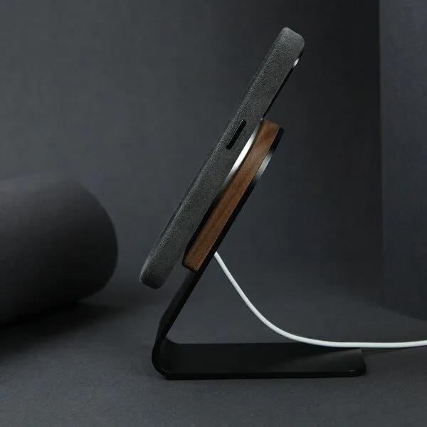 GOOD WILHELM GOOD WILHELM iPhone Pro Hülle JOSEPH aus italienischem Alcantara (vegan), Charcoal black, – Produktbild 2 von 3