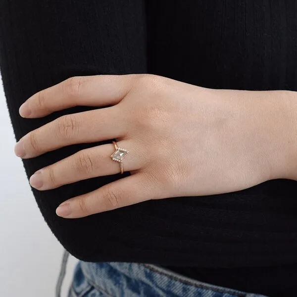 Eppi Eppi Ring mit Lozenge Salt and Pepper Diamanten und Diamanten Talley – Produktbild 4 von 4