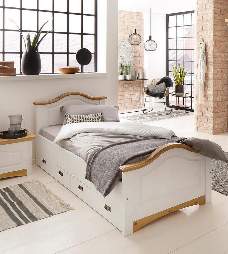 OTTO home Massivholzbett Konrad, Stauraumbett, Messinggriffe, rustikaler Landhausstil, mit FSC®-zertifiziertem Massivholz, Liegehöhe 40 cm, Weiß, – Produktbild 2 von 5