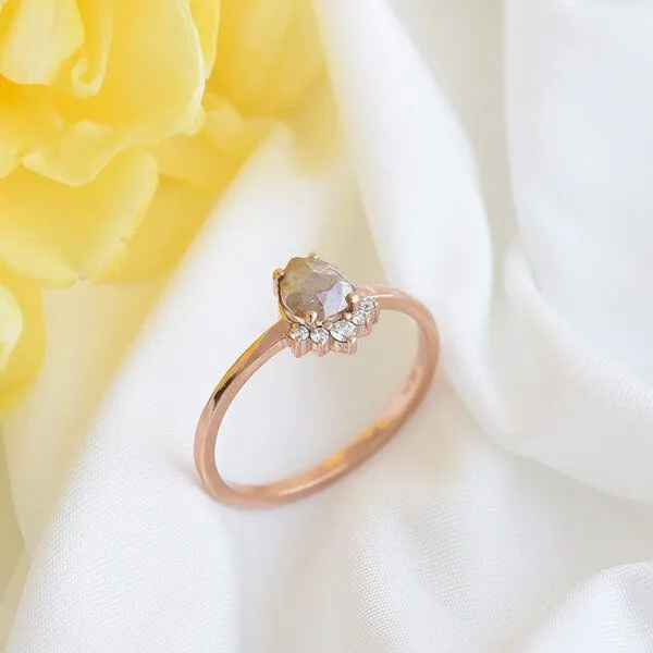 Eppi Eppi Perfekter Verlobungsring mit einem hellrosa Diamanten Zita, Gelb, – Produktbild 4 von 4