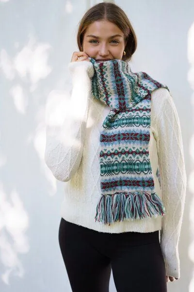 Haus of Namaste Haus of Namaste Handgefertigter Fair-Isle-Schal aus 100 % Lammwolle: Winterschal mit haferflockenfarbener Grundfarbe und blaugrünem und kastanienbraunem Muster | Hergestellt in Nepal | Nachhaltig, fair und ethisch. – Produktbild 1 von 4