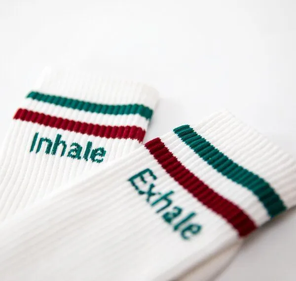 Divasya Divasya Socken mit Yoga Motiv | Inhale Exhale – Produktbild 3 von 4