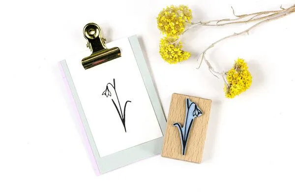 STUDIO KARAMELO STUDIO KARAMELO STEMPEL Schneeglöckchen, Blumenstempel aus Holz – Produktbild 1 von 2