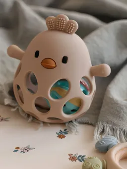 Vertbaudet Baby Rassel KÜKEN aus Silikon – Produktbild 1 von 1