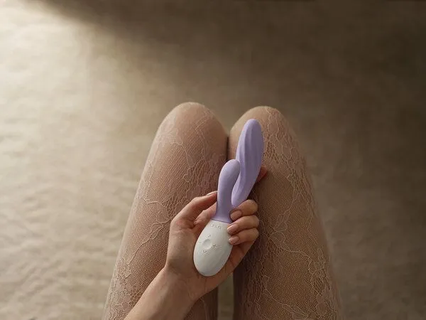 LELO LELO G-Punkt- und Klitoris-Stimulator INA Twist, Lila, – Produktbild 4 von 4