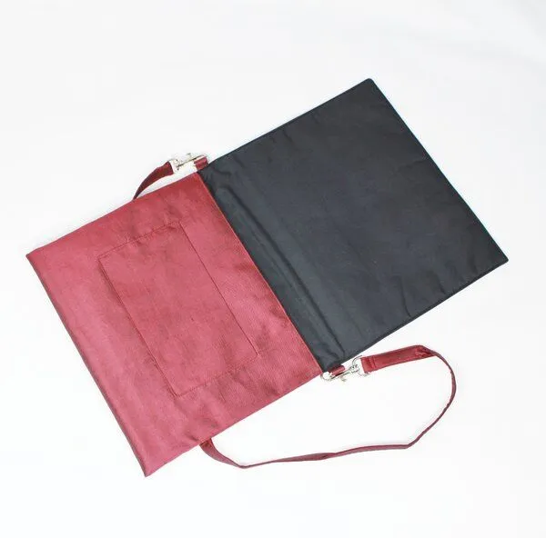 Schönes aus Indochina Schönes aus Indochina Tablettasche aus Seide, Dunkelrot, – Produktbild 3 von 3