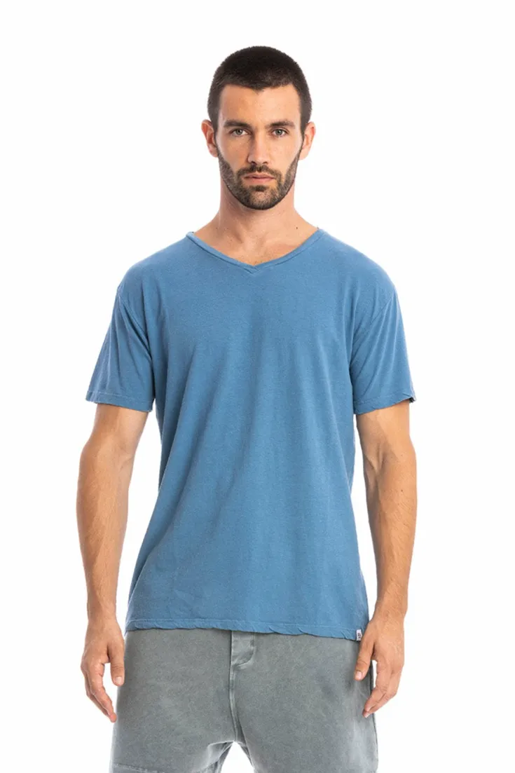 RAVENS VIEW IBIZA RAVENS VIEW IBIZA Herren vegan T-Shirt Azure V-Ausschnitt Maui Blau, Blau, – Produktbild 2 von 2