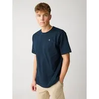 KnowledgeCotton Apparel KnowledgeCotton Apparel T-Shirt LOKE Badge aus Bio-Baumwolle - ROC/GOTS/Vegan, Blau (total eclipse), – Produktbild 1 von 1