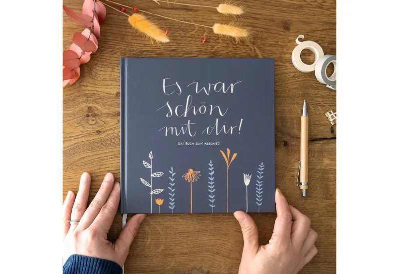 Eine der Guten Verlag Fotoalbum Es war schön mit dir! - blau weiß, Abschiedsbuch für Kollegen, Lehrer, Freunde als Abschiedsgeschenk, Blau, – Produktbild 1 von 5