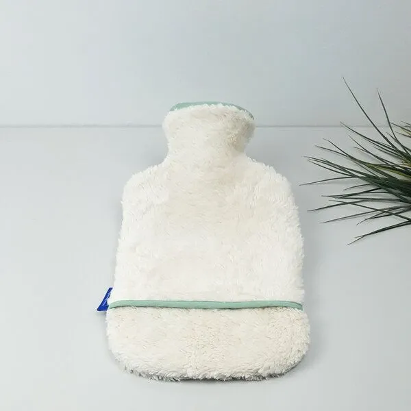 Flosinn Flosinn Kuschelige Wärmflaschen aus Bio-Teddyplüsch. Wärmflaschenbezug und Wärmflasche. Verschiedene Farben, Teddy mit grün / mint, – Produktbild 4 von 4