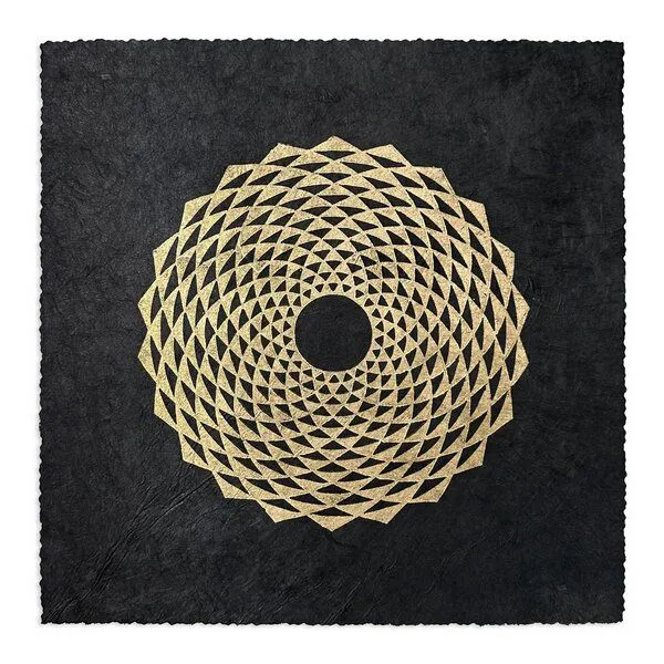 Veskor Cassiopeia Veskor Cassiopeia ETERNA FLORO Heilige Geometrie Linoldruck | 21 × 21 cm | Gold auf Schwarz – Produktbild 1 von 4
