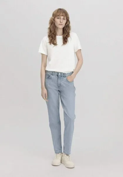hessnatur hessnatur Jeans HANNA High Rise Mom aus reinem Bio-Denim, Hell-blau, – Produktbild 1 von 4