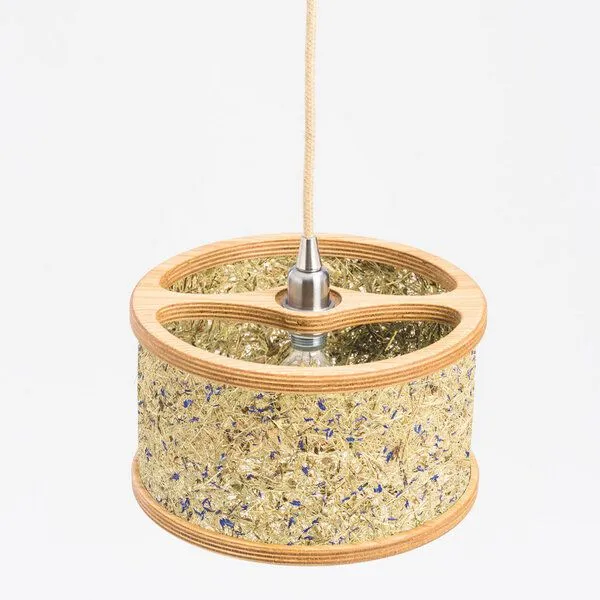 ALMUT von Wildheim ALMUT von Wildheim Almheu Pendellampe aus 100 % Tiroler Bio-Gräsern, Heu & kornblumen (grün/blau), – Produktbild 1 von 8