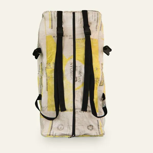 Nyuzi Blackwhite Nyuzi Blackwhite Upcycling Travelbag XL große Reisetasche mit Rucksackfunktion aus Zementsäcken, Gelb mombasa cement, – Produktbild 1 von 3