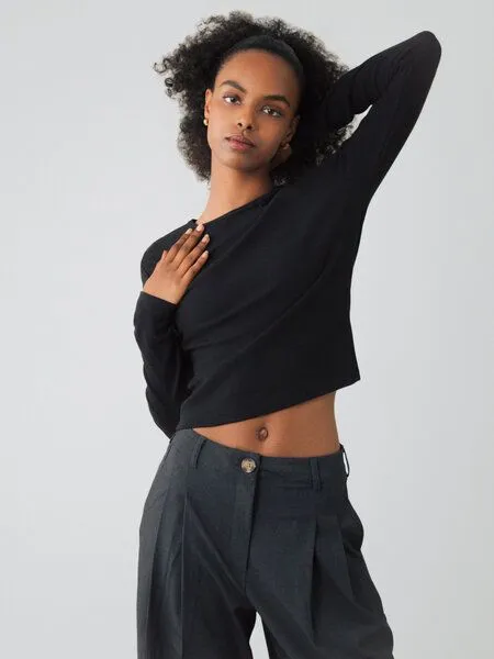 Honest Basics Honest Basics Damen Crop-Langarmshirt aus Bio- und recycelter Baumwolle, Schwarz, – Produktbild 1 von 4