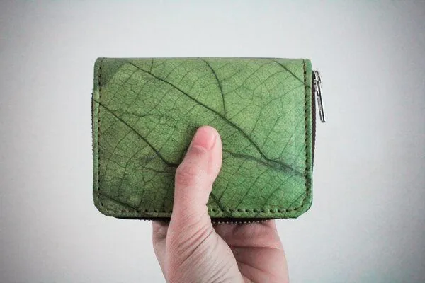 BY COPALA BY COPALA Nachhaltiges Portemonnaie aus recycelten Blättern in grün mit Zipper – Produktbild 4 von 6
