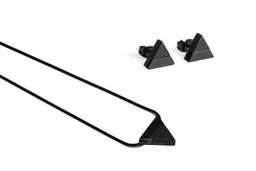 BeWooden BeWooden Dreieckiger Set - Ohrringe & Kette mit Anhänger - Holz und Edelstahl Kombination – Produktbild 1 von 1
