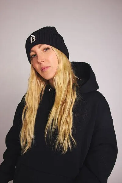 Baìge the Label Baìge the Label Beanie mit B-Stick, Schwarz, – Produktbild 4 von 4