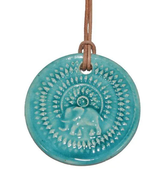 Schönes aus Indochina Schönes aus Indochina Schmuck aus Keramik, Medaillon Elefant, Lotus und Lebensbaum, Türkis, – Produktbild 3 von 4