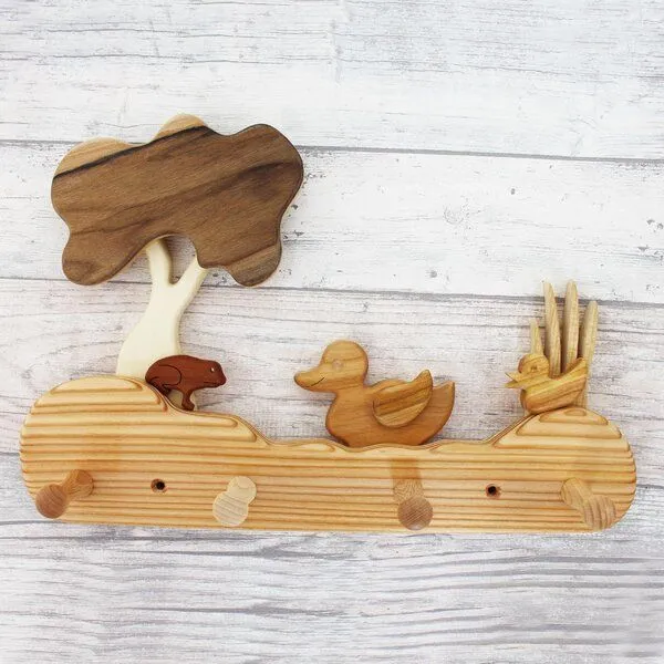 Mitienda Shop Mitienda Shop Kindergarderobe aus Holz | Leben am Teich – Produktbild 2 von 2