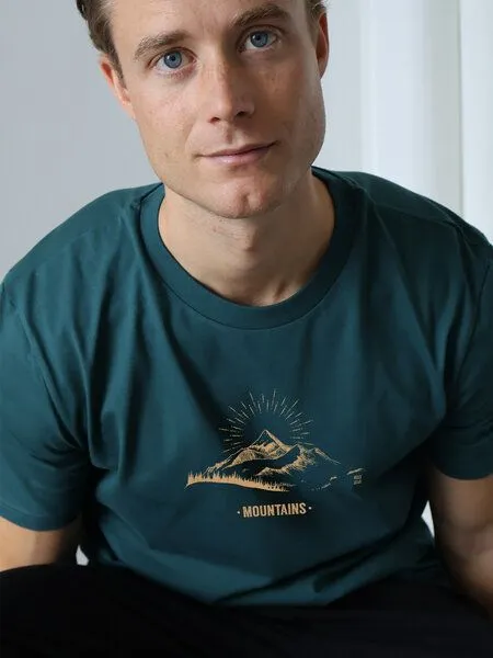 Kultgut Kultgut Artdesign- Biofair Shirt / Hand Drawn Mountains, Tannengrün, – Produktbild 2 von 4