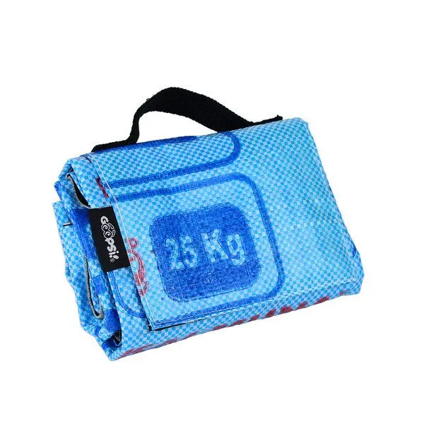GOOPSI GOOPSI Faltbare Outdoordecke aus Reissack – Kinderdecke, Picknickdecke, Hundedecke - Fairtrade, Blau, – Produktbild 1 von 4